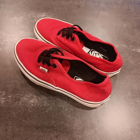 Vans Other - Kids Vans off the wall. Red